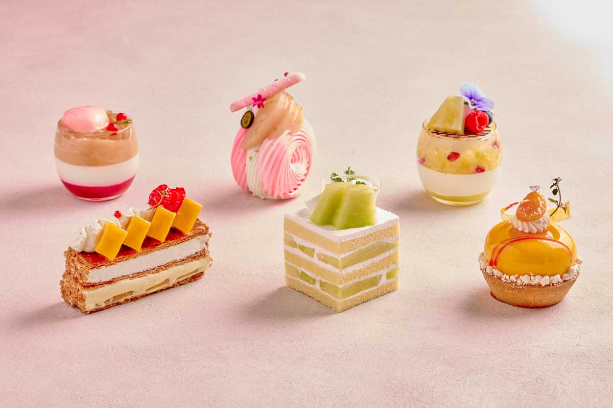 <br>季節のスイーツフェア<br><span class="font-14pt u-font-12pt--on-mobile">美しさのなかにある<br>豊かな香りと食感を味わうスイーツ</span>